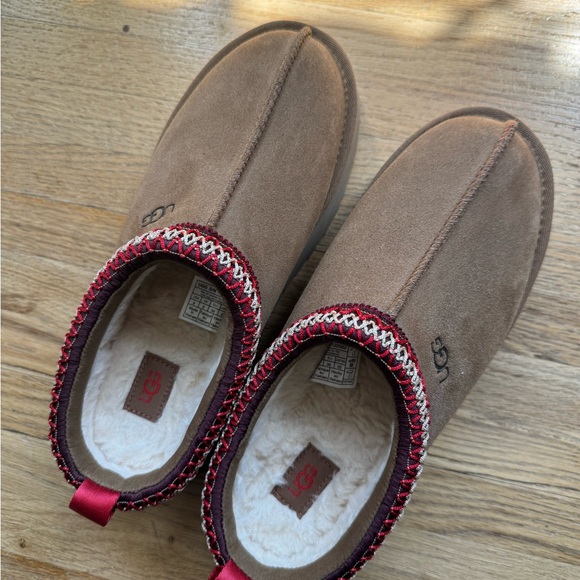 UGG Brown Slip-On Clogs with Red Trim - Picture 3 of 6